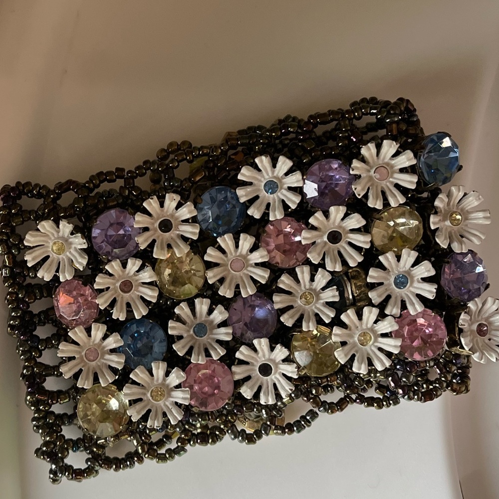 BETSEY JOHNSON GRUNGE GIRLIE DAISY METAL BEADED BRACELET - Picture 3 of 8